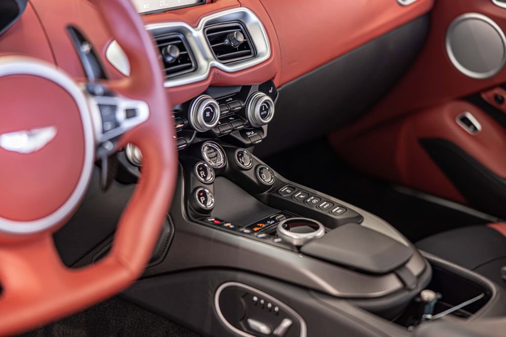 Used 2023 Aston Martin V8 Vantage Coupe image 19
