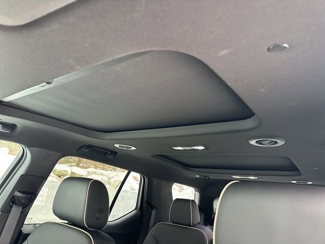 Used 2023 Chevrolet Traverse Premier w/ Redline Edition image 24