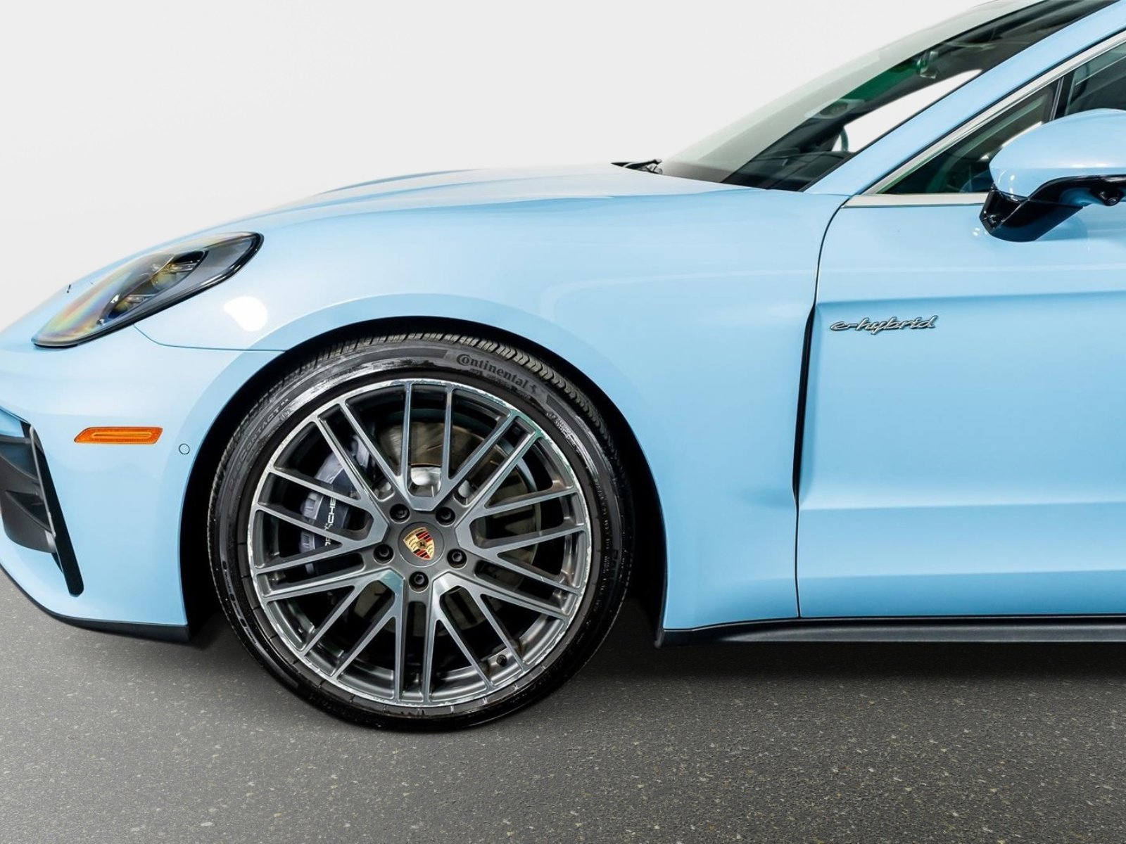 Used 2025 Porsche Panamera 4 w/ Premium Package image 18