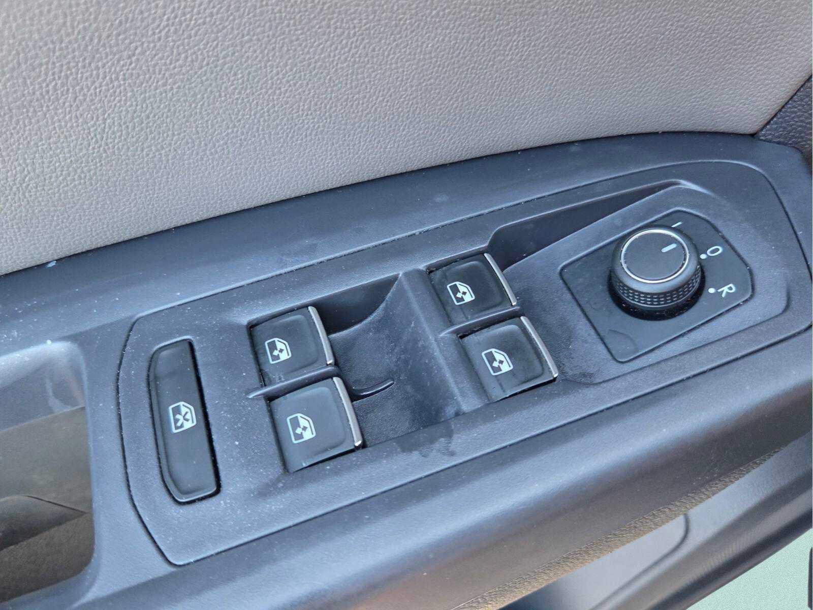 Used 2021 Volkswagen Atlas Cross Sport S FWD image 31