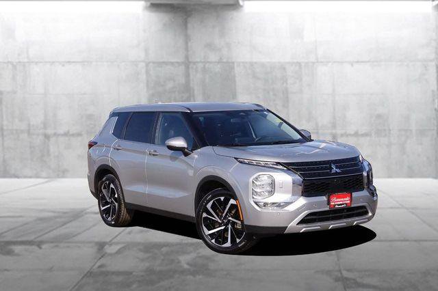 Used 2024 Mitsubishi Outlander SE Black Edition image 2