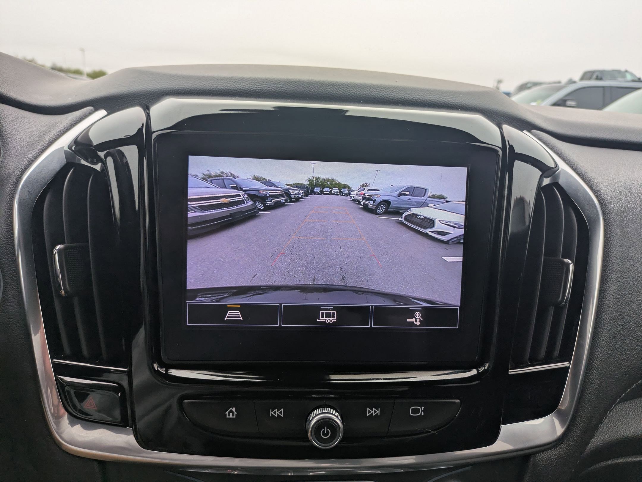 Used 2022 Chevrolet Traverse LT image 16