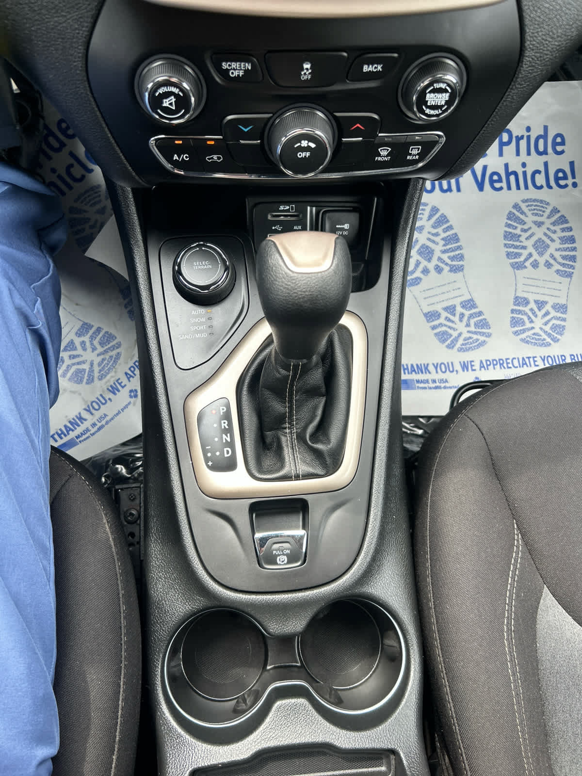 Used 2018 Jeep Cherokee Latitude w/ Safety Group AWD/4WD image 19