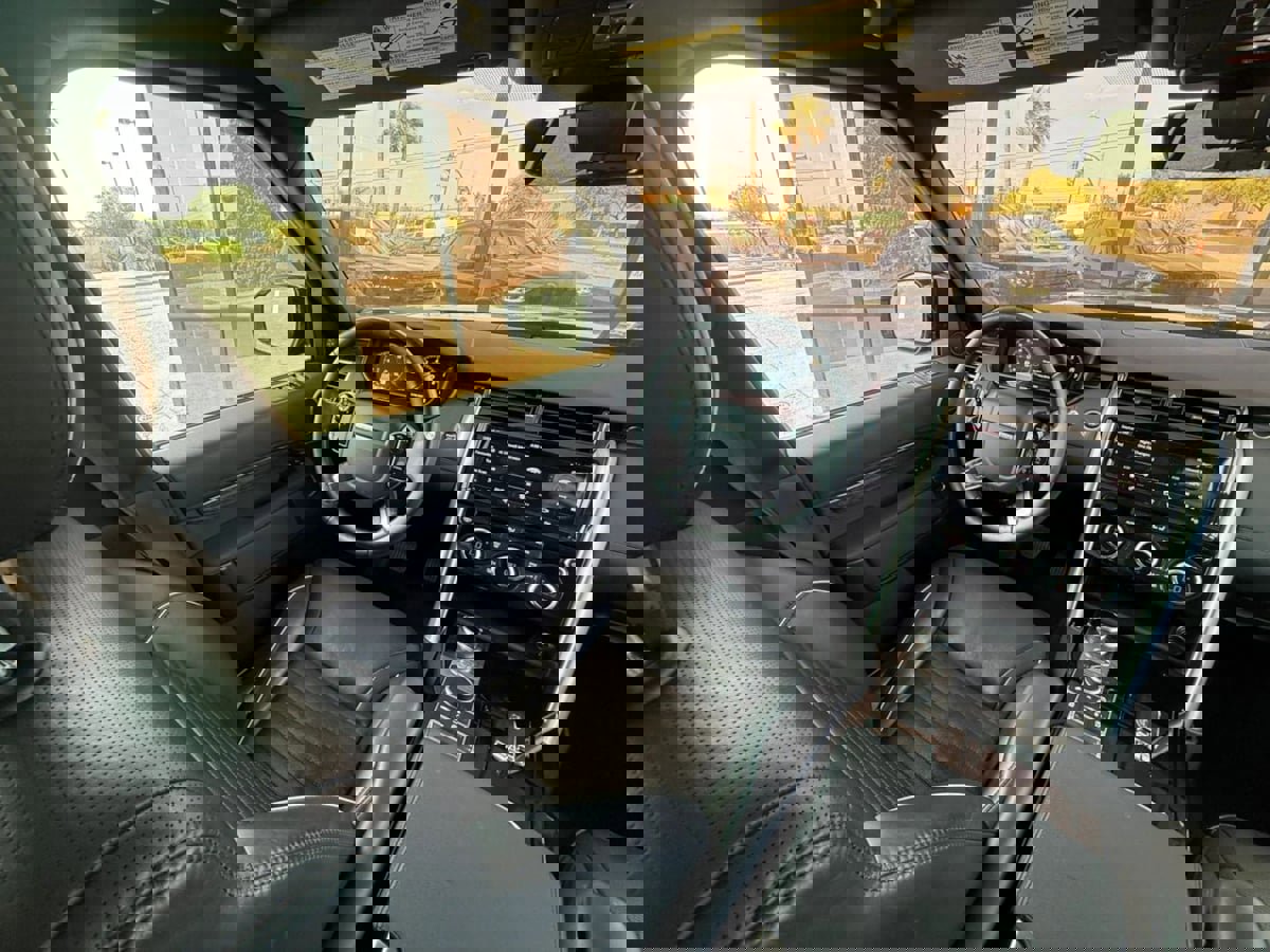 Used 2019 Land Rover Discovery HSE image 30