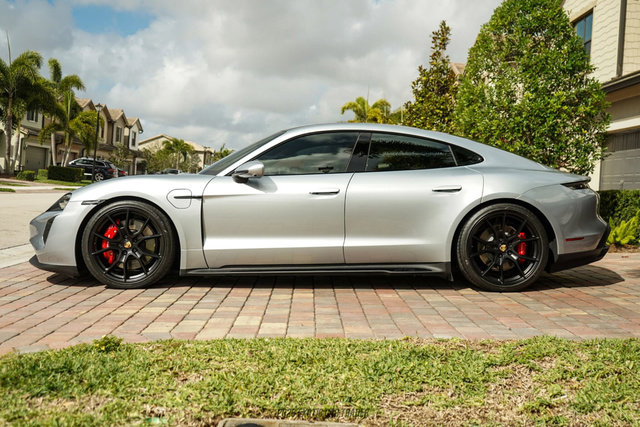 Used 2024 Porsche Taycan GTS image 3