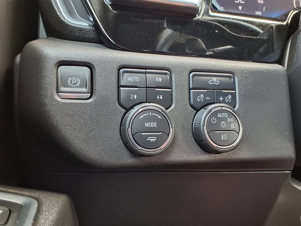 Used 2023 Chevrolet Silverado 1500 LT Trail Boss w/ Convenience Package II AWD/4WD image 16