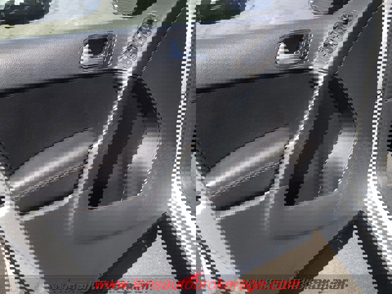 Used 2016 Volkswagen Tiguan S image 9