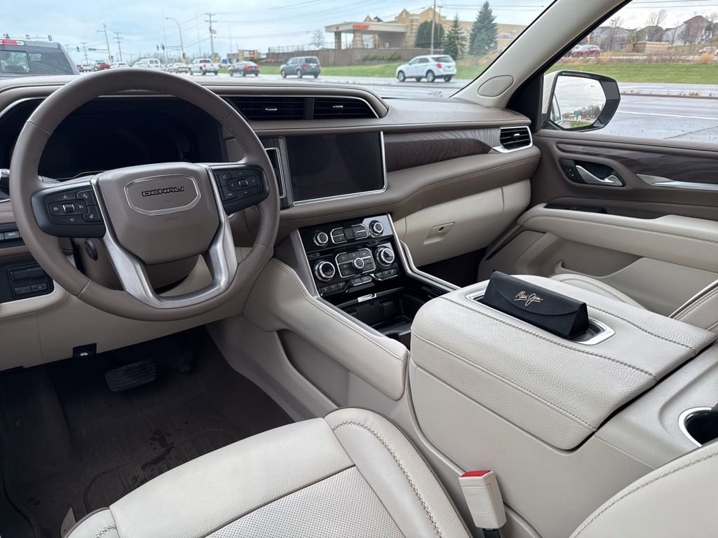 Used 2024 GMC Yukon XL Denali w/ Max Trailering Package image 17