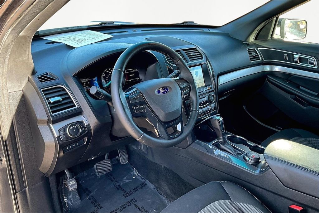 Used 2017 Ford Explorer XLT w/ Equipment Group 201A image 13