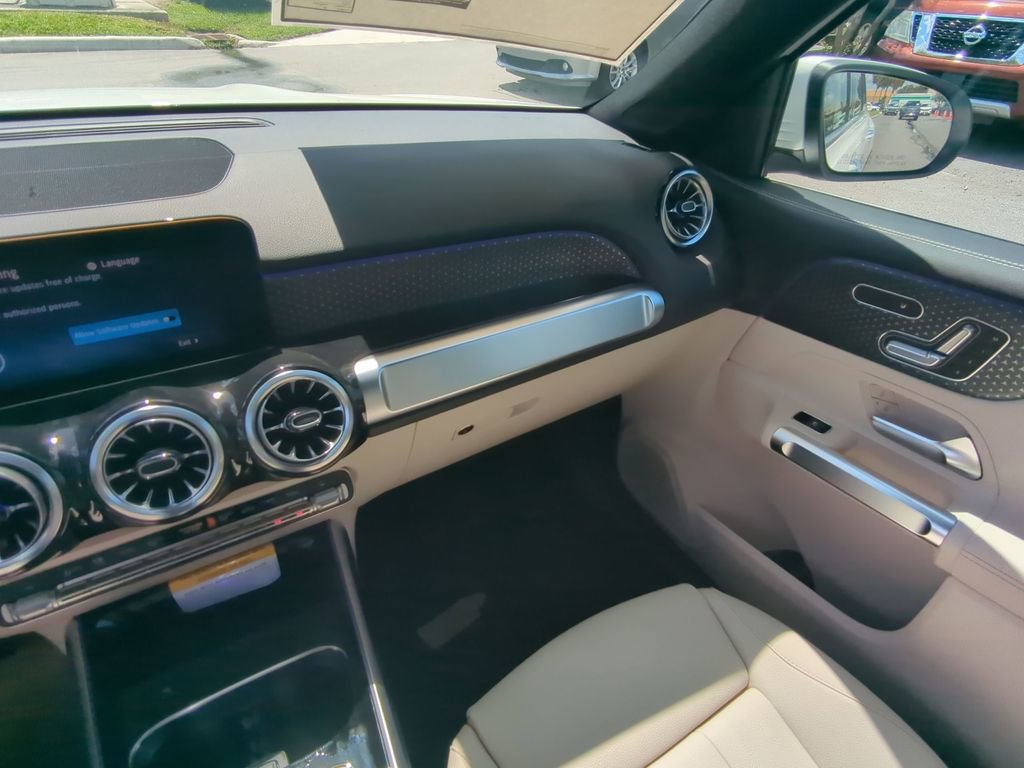 New 2025 Mercedes-Benz GLB 250 GLB 250 image 4