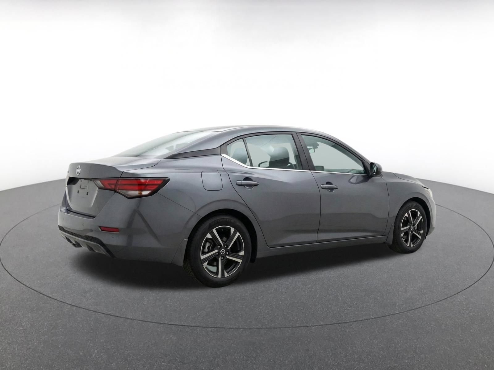 Used 2025 Nissan Sentra SV FWD image 9