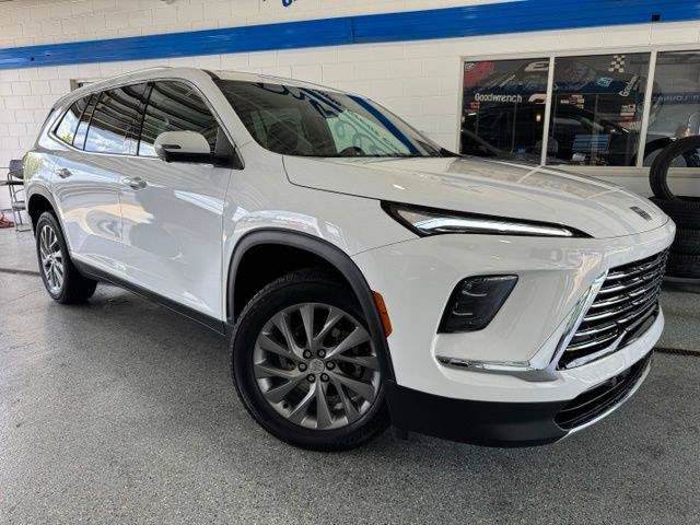 Used 2025 Buick Enclave Preferred FWD image 2