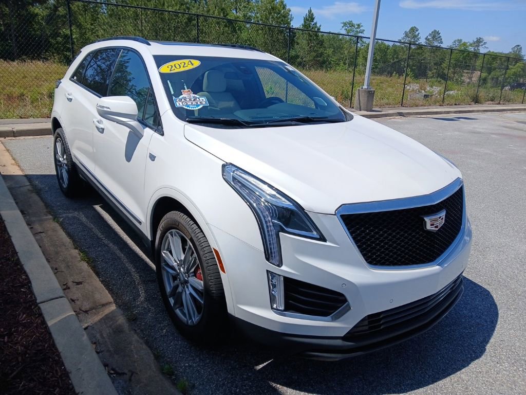 Certified 2024 Cadillac XT5 Sportv w/ LPO, Floor Liner Package AWD/4WD image 4