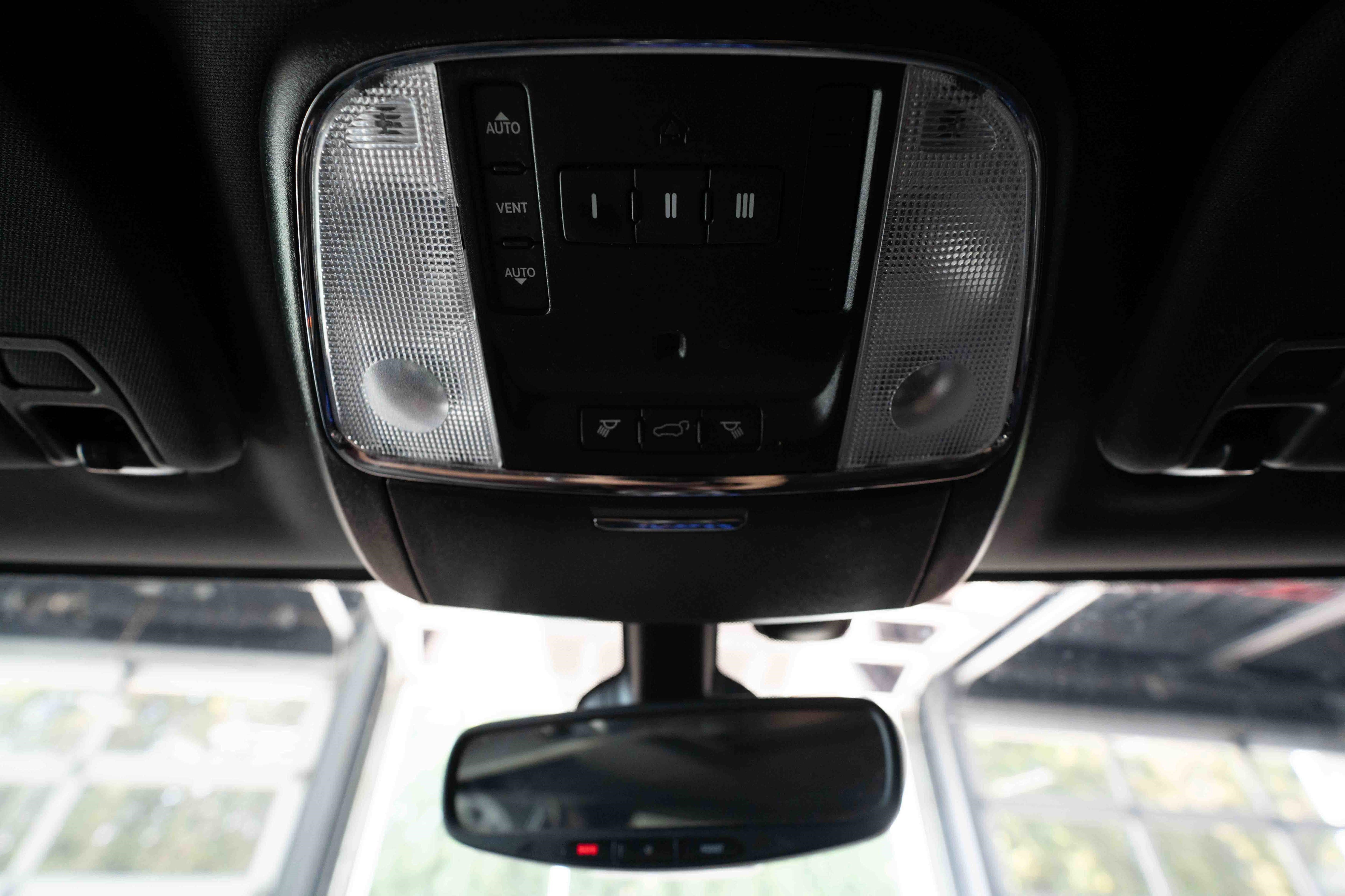 Used 2019 Jeep Grand Cherokee Altitude AWD/4WD image 17