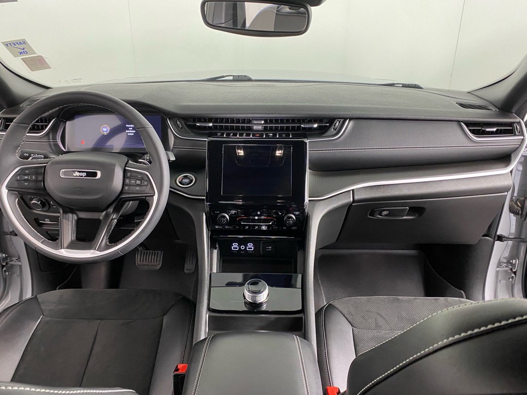 Used 2024 Jeep Grand Cherokee Altitude image 5