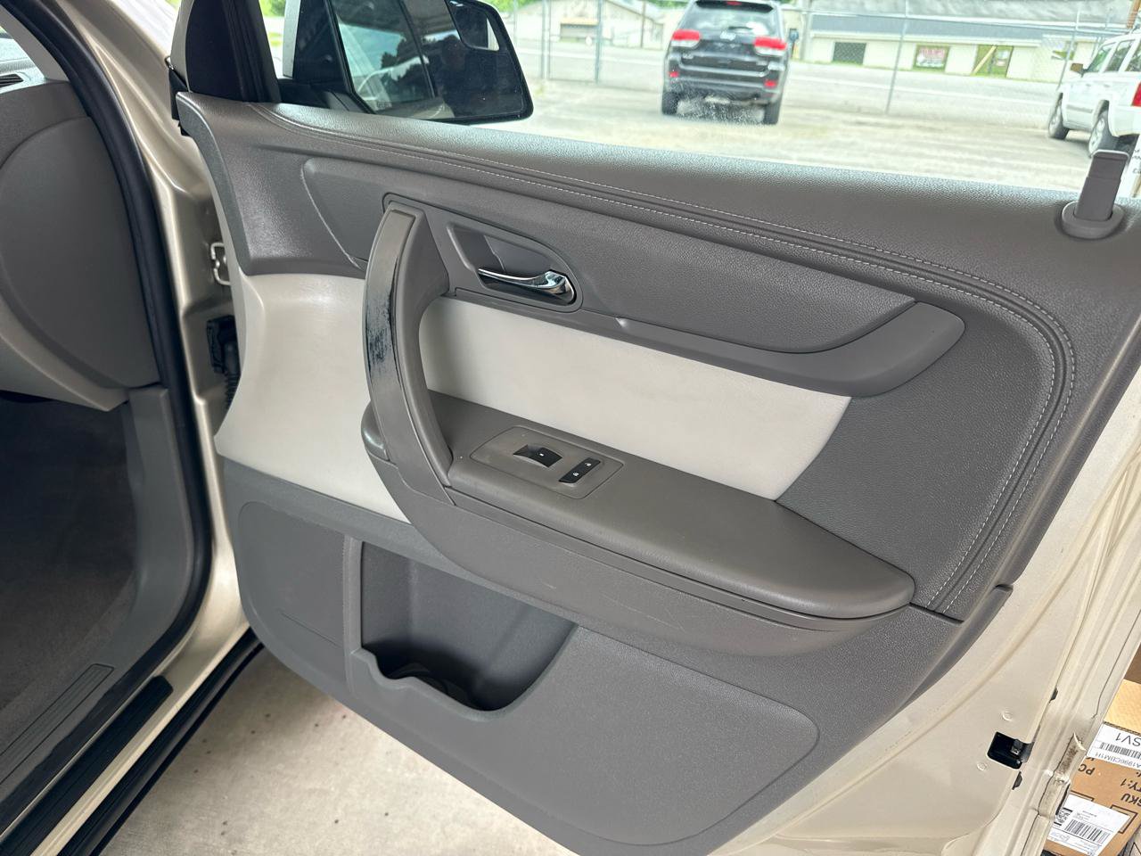 Used 2014 GMC Acadia SLE FWD image 23