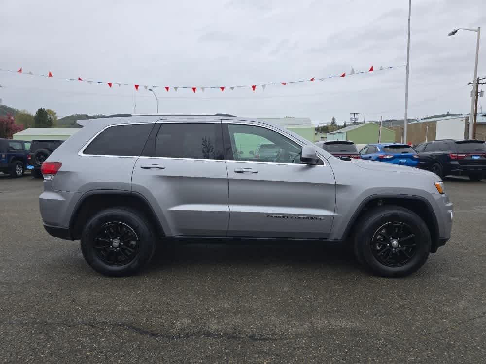 Used 2020 Jeep Grand Cherokee Laredo AWD/4WD image 6