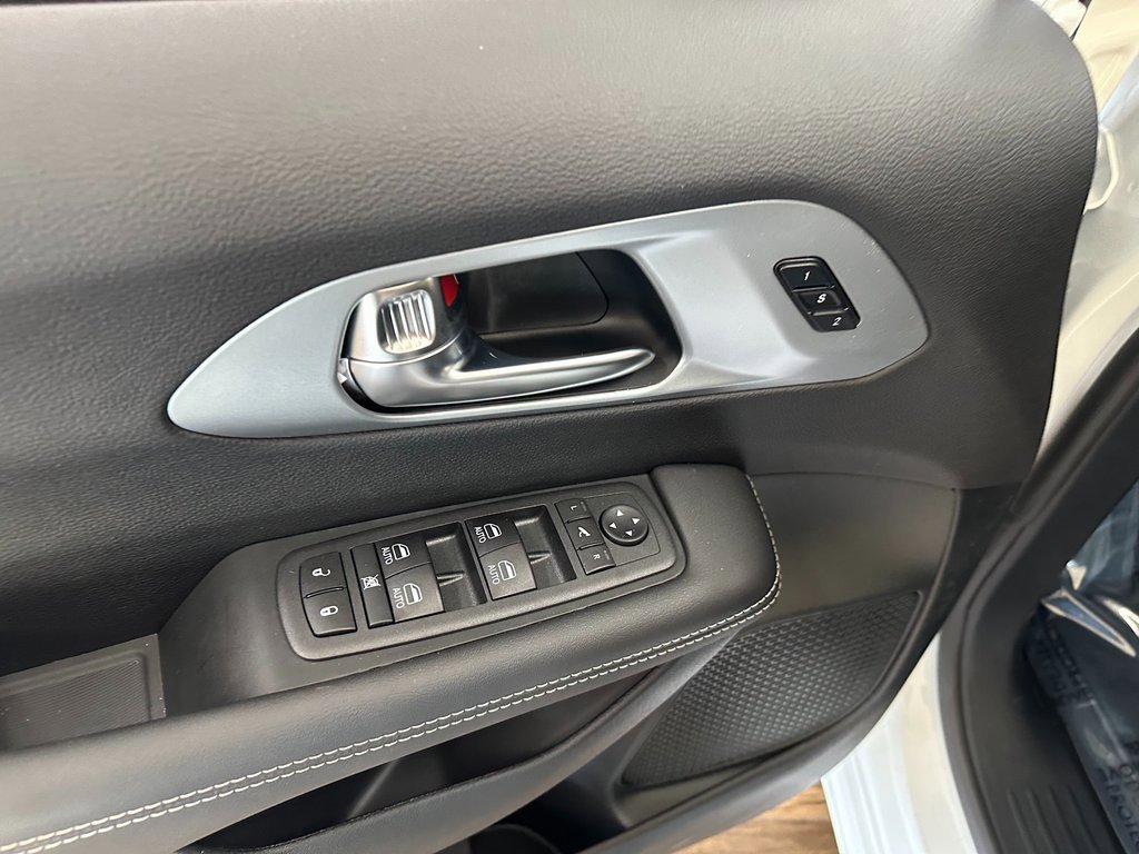 New 2026 Chrysler Pacifica Limited w/ S Appearance Package image 11