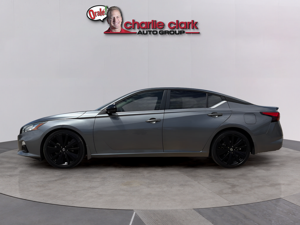 Used 2022 Nissan Altima 2.5 SR w/ Midnight Edition Package FWD image 2
