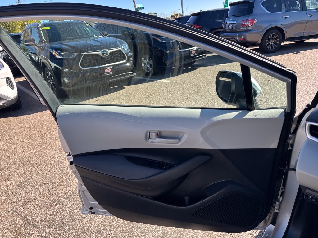 Used 2025 Toyota Corolla LE FWD image 34