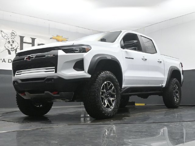 New 2026 Chevrolet Colorado ZR2 w/ Technology Package AWD/4WD image 4