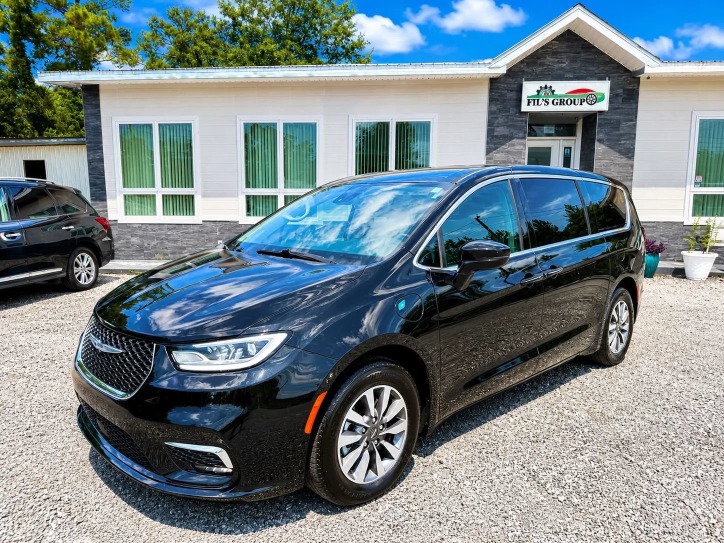 Used 2023 Chrysler Pacifica Touring-L