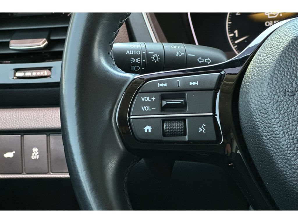 Certified 2025 Honda Pilot Touring image 38