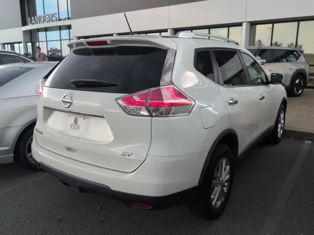 Used 2016 Nissan Rogue SV FWD image 4