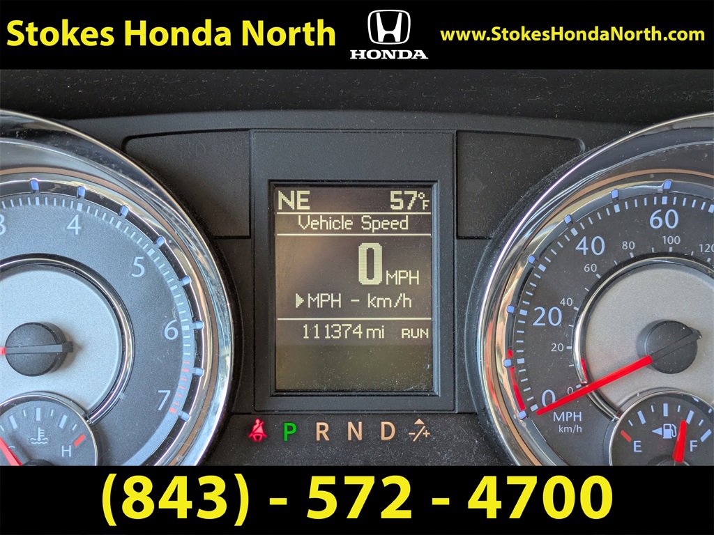 Used 2014 Chrysler Town & Country Touring-L image 28