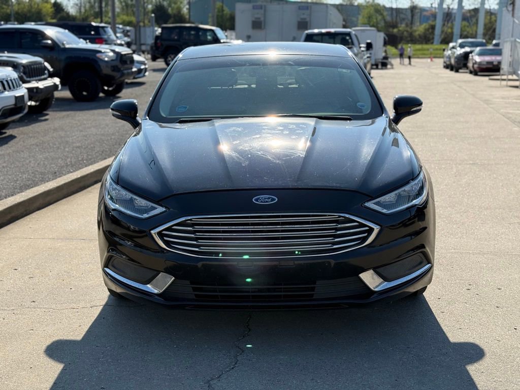 Used 2018 Ford Fusion SE w/ Fusion SE Technology Package FWD image 3