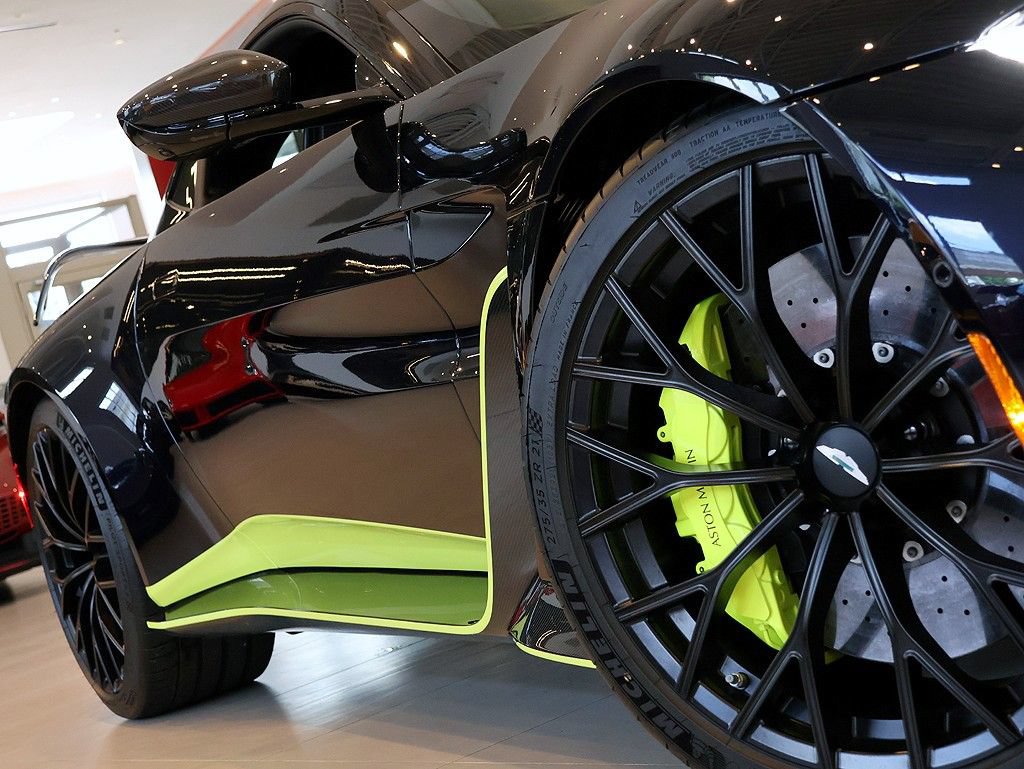 Used 2023 Aston Martin V12 Vantage RWD image 51