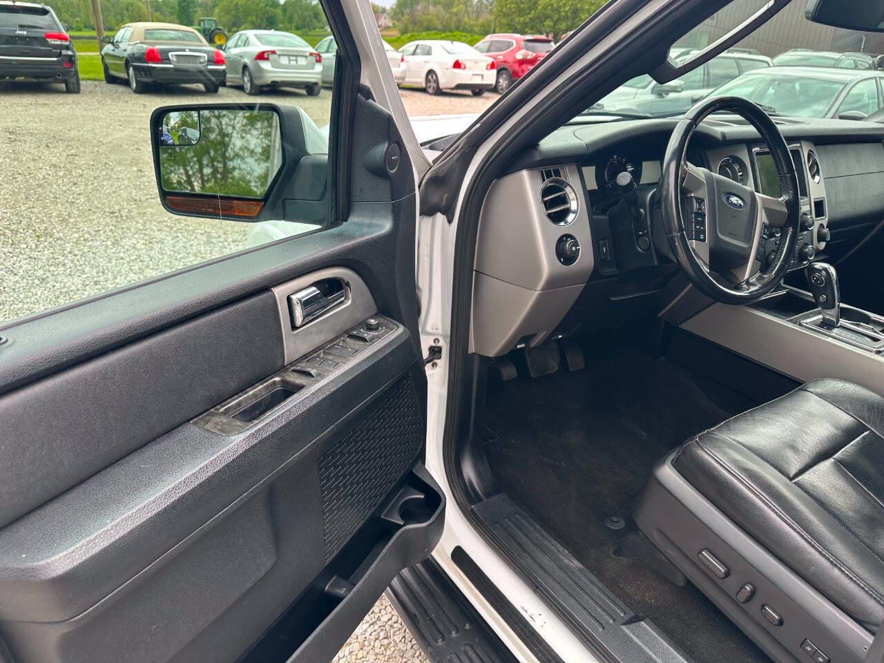 Used 2017 Ford Expedition Limited AWD/4WD image 8