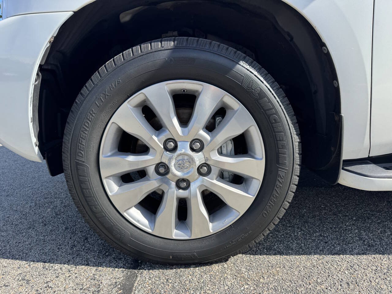 Used 2014 Toyota Sequoia Platinum AWD/4WD image 4