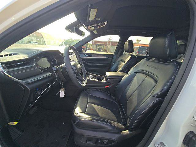 Certified 2023 Jeep Grand Cherokee Overland AWD/4WD image 6