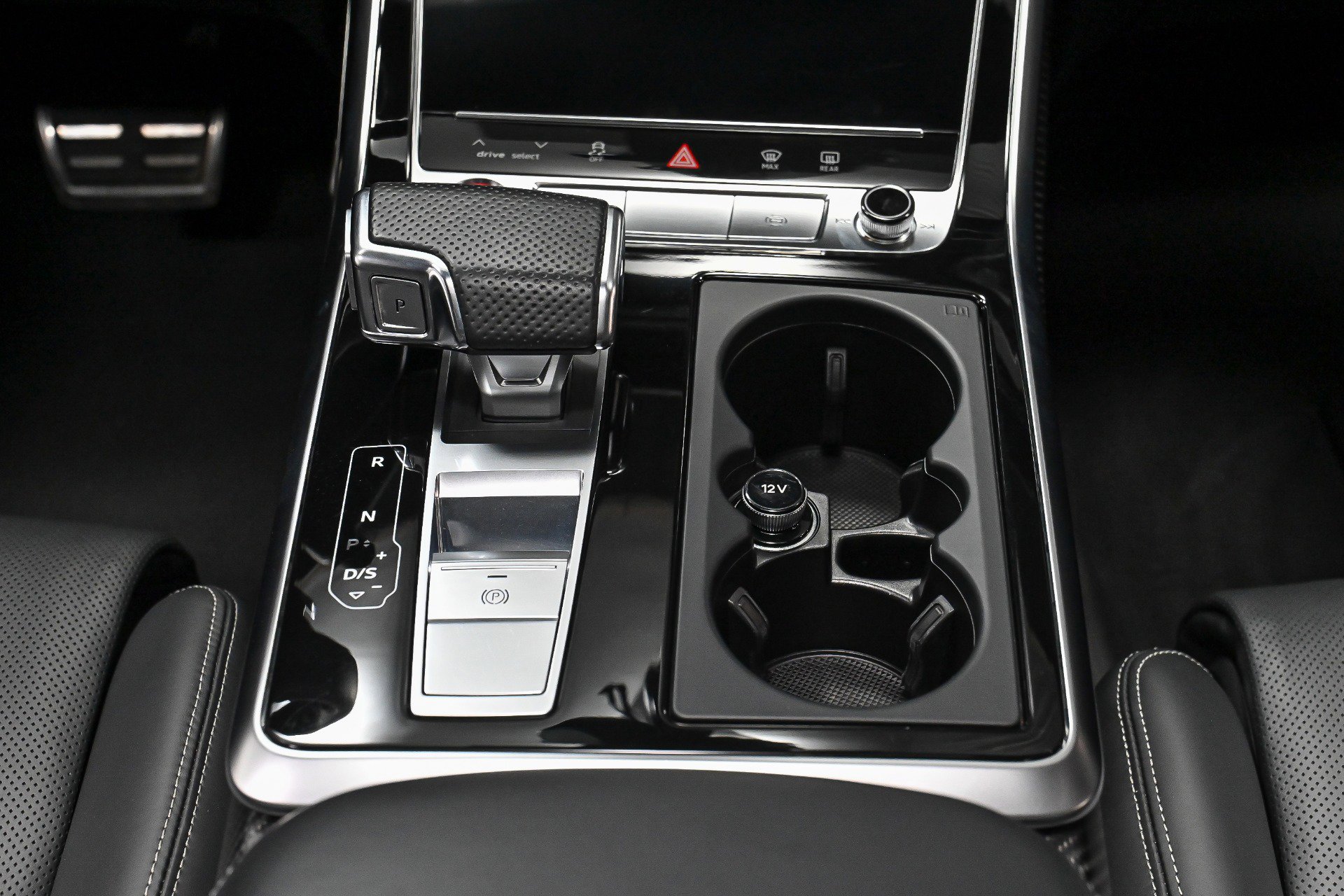 Used 2021 Audi RS Q8 w/ Carbon Optic Package image 25