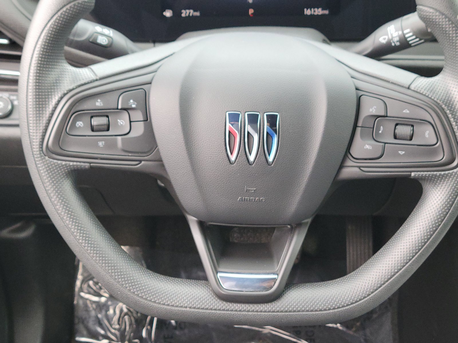 Used 2024 Buick Envista Preferred w/ Advanced Safety Package image 10