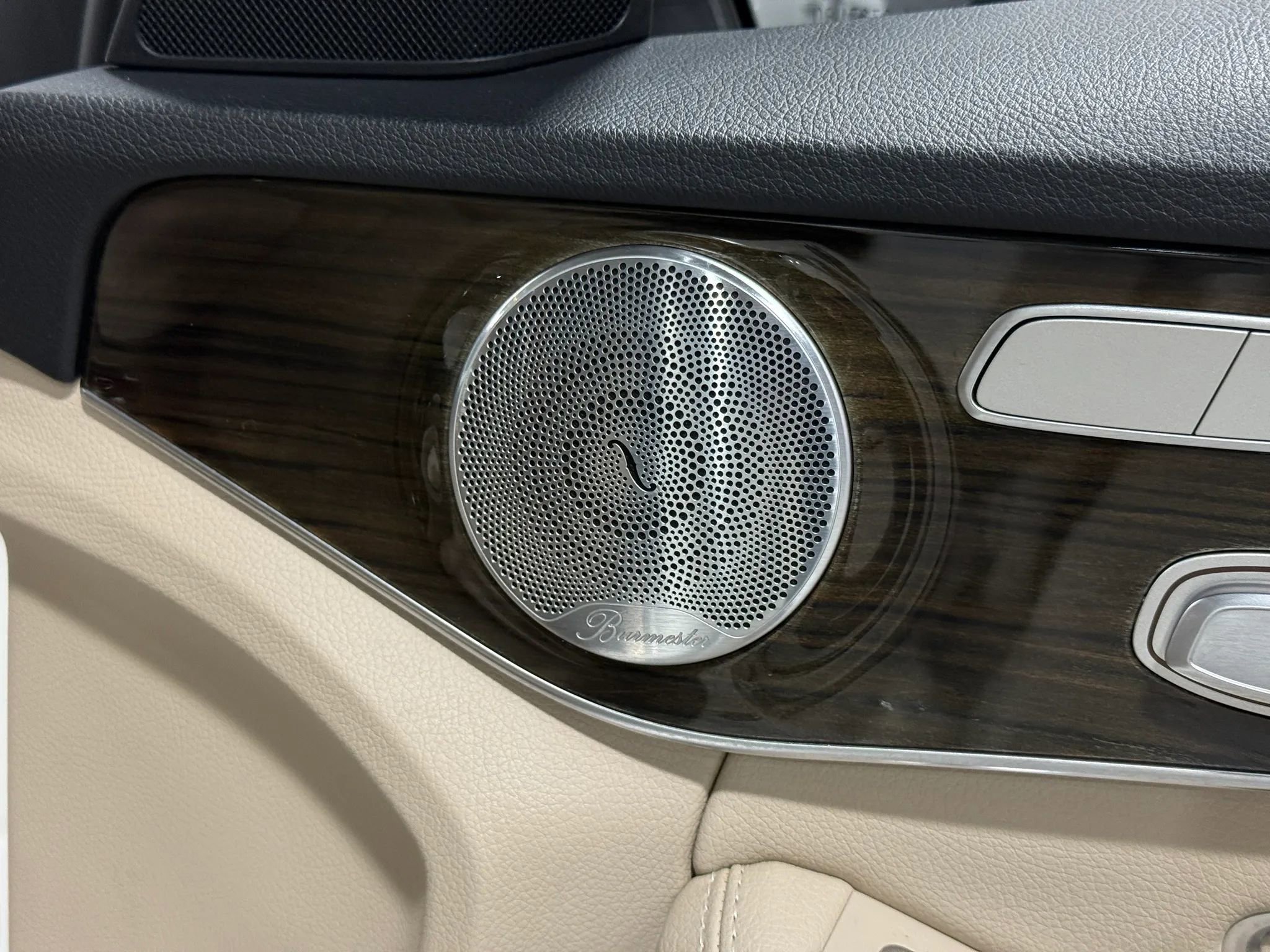 Used 2019 Mercedes-Benz C 300 4MATIC Sedan image 43