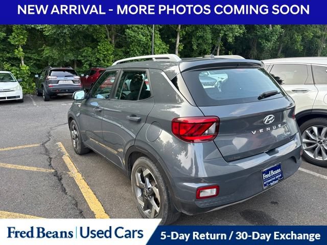 Certified 2023 Hyundai Venue SEL FWD image 3