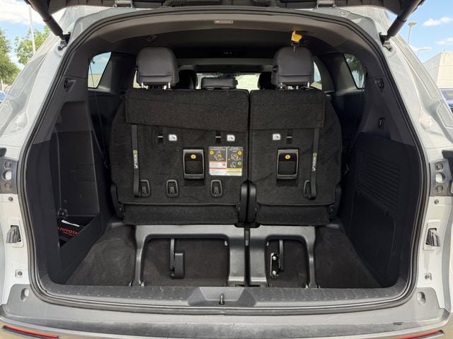 Certified 2024 Toyota Sienna XLE Woodland Edition AWD/4WD image 33