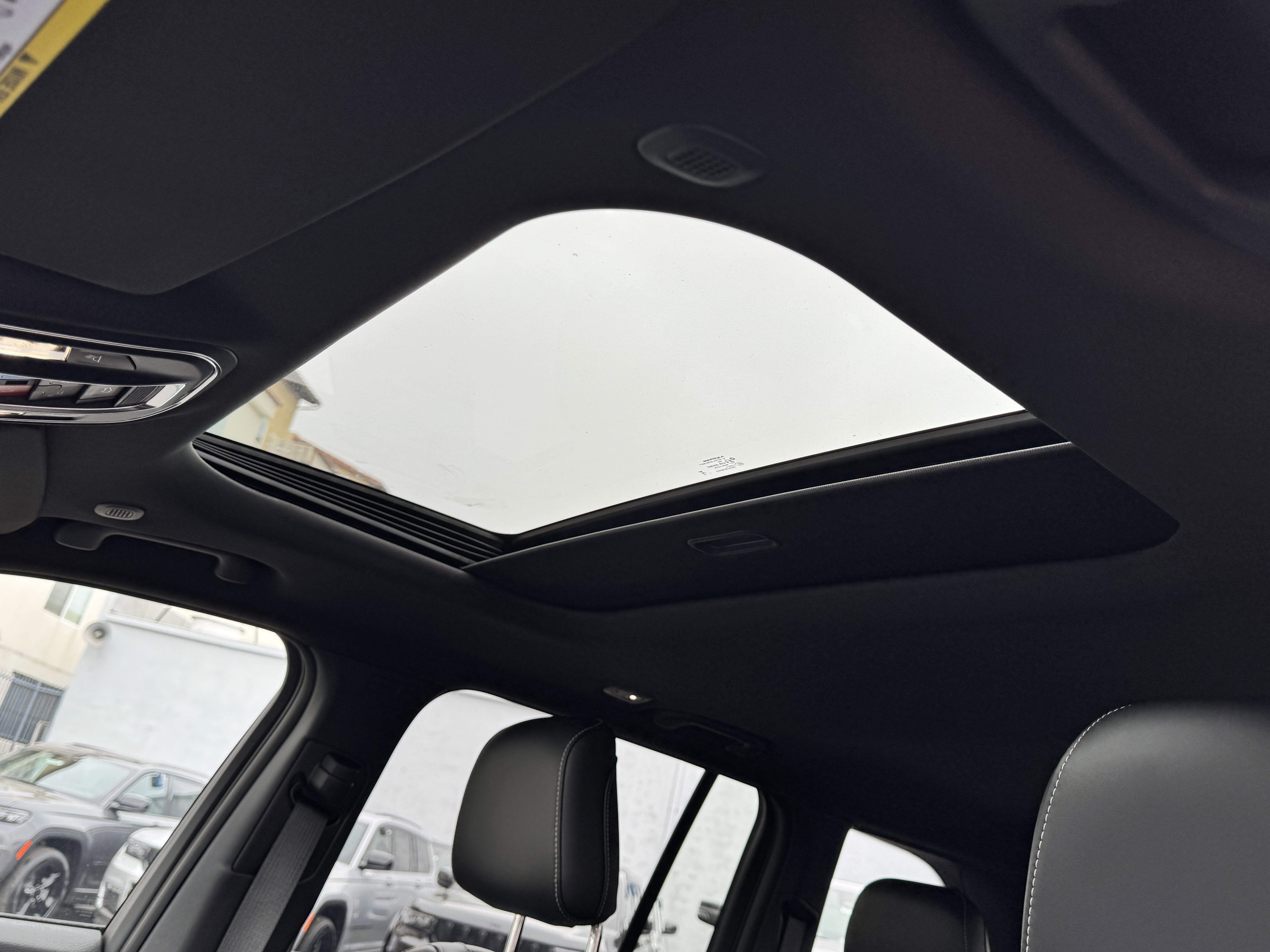 New 2025 Jeep Grand Cherokee Altitude image 21