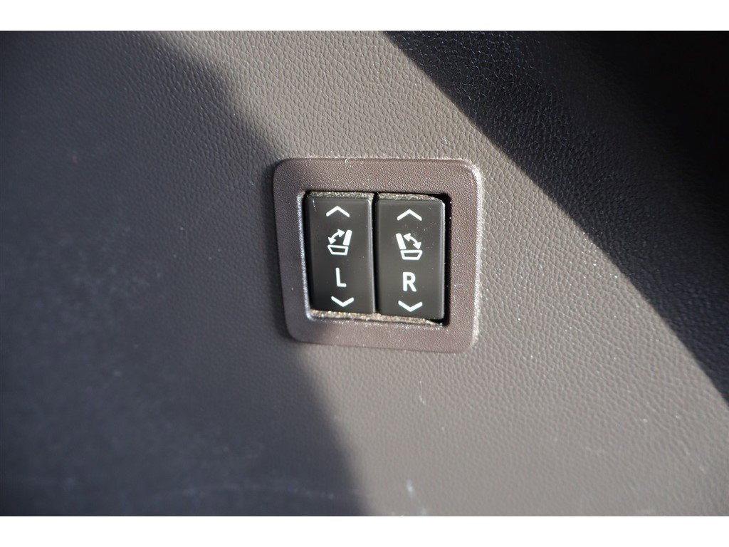 Used 2021 Buick Enclave Premium w/ Sun and Sites Package FWD image 6