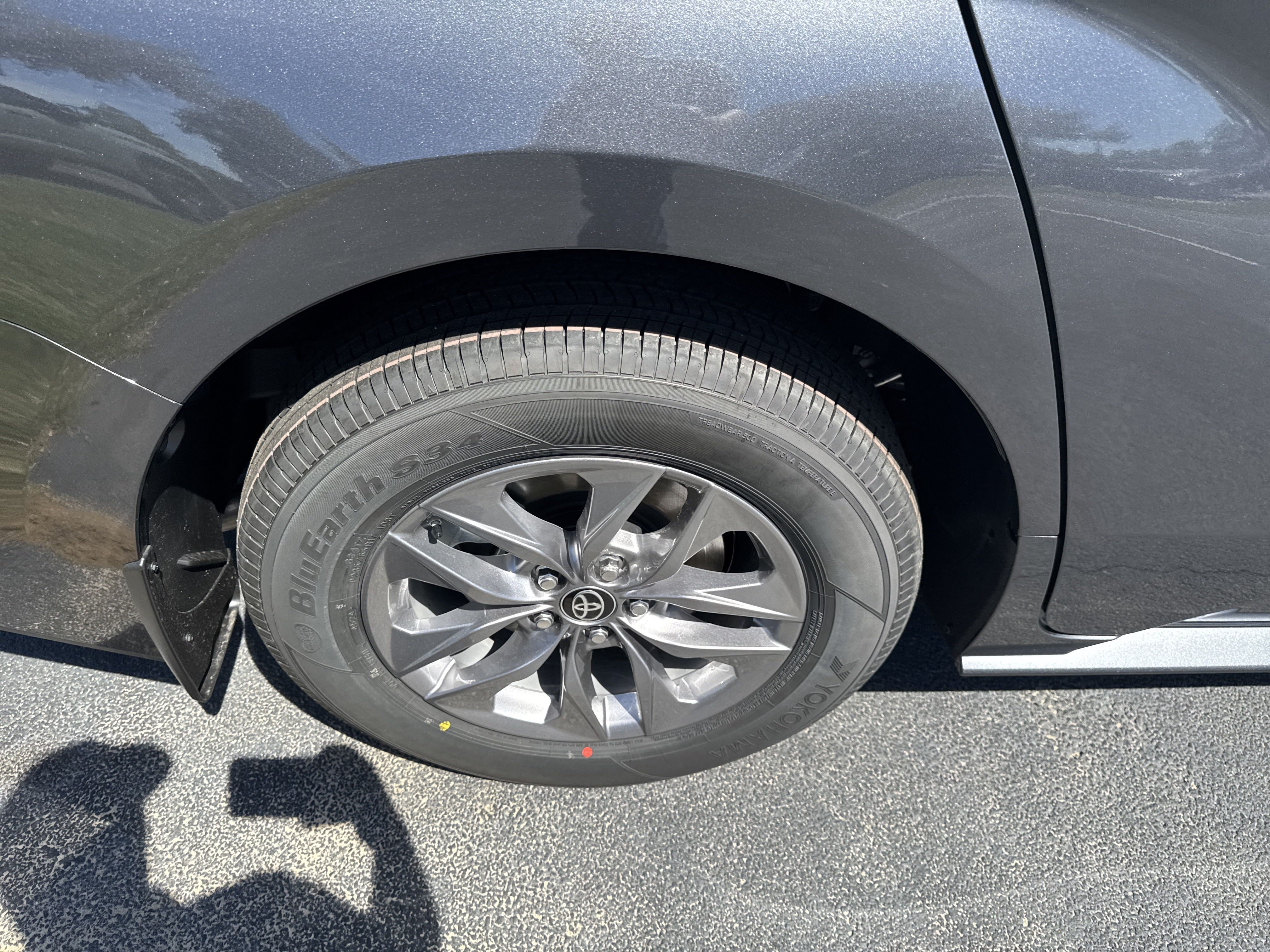 New 2025 Toyota Sienna XLE FWD image 11