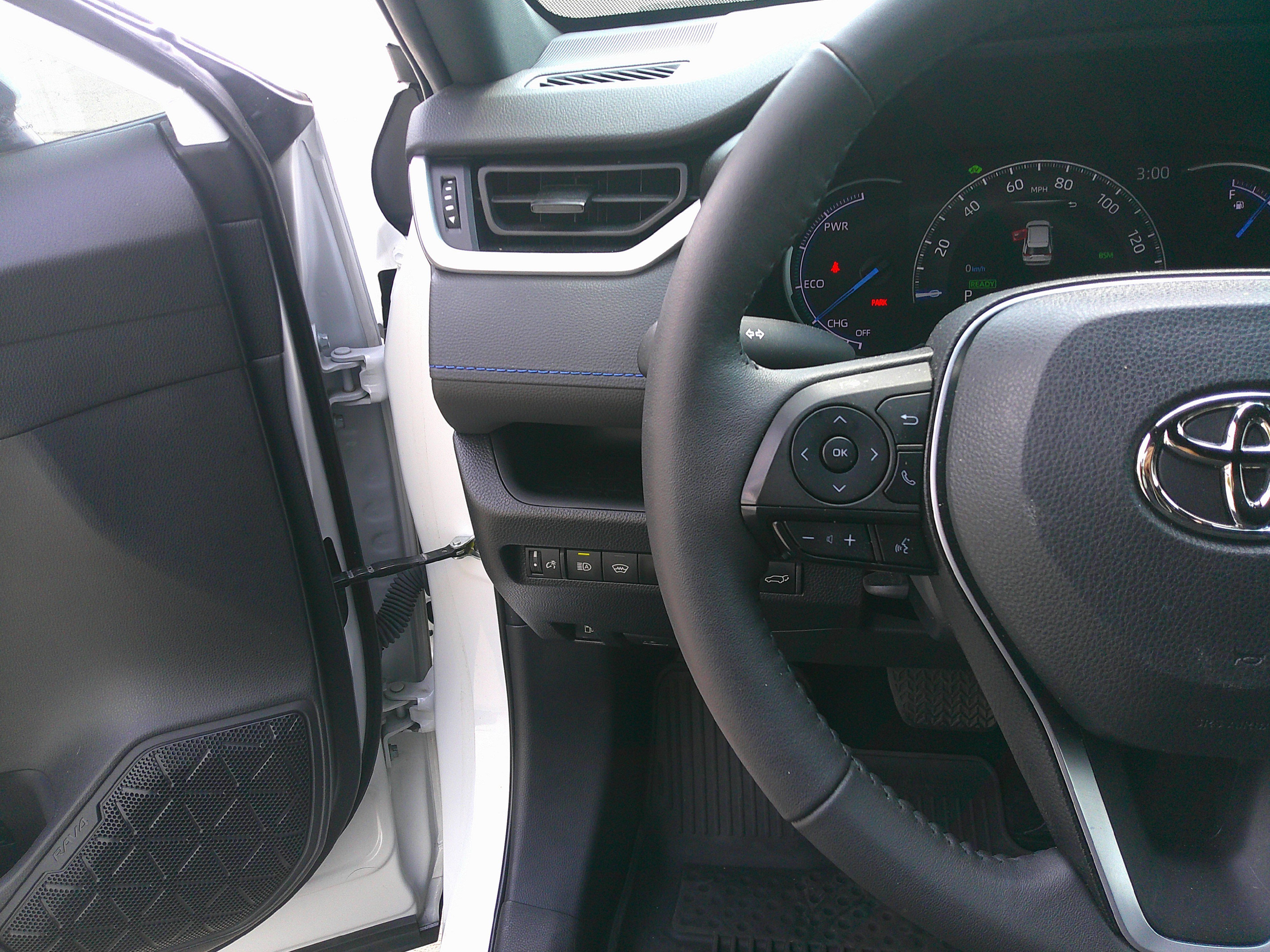 Used 2023 Toyota RAV4 SE w/ Convenience Package image 20