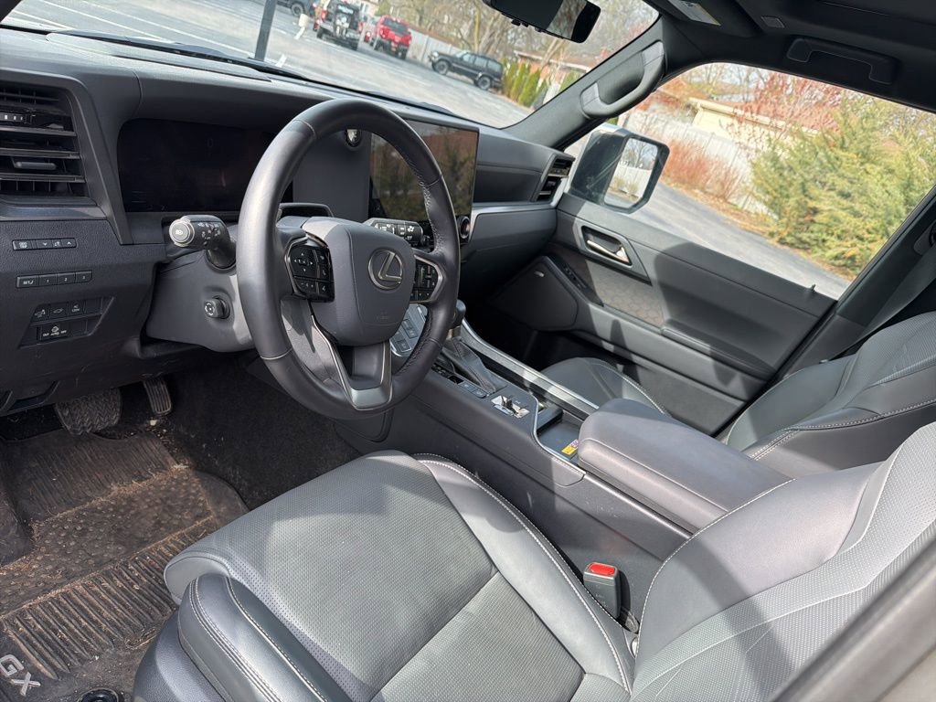 Used 2024 Lexus GX 550 w/ Cold Area Package image 7