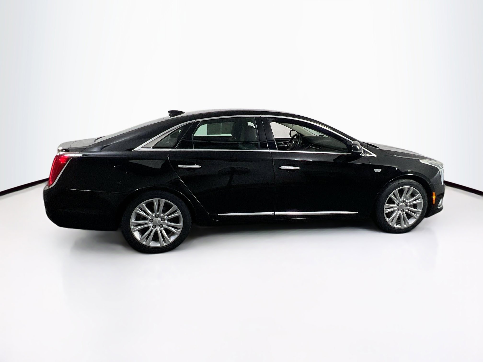 Used 2018 Cadillac XTS Luxury image 4