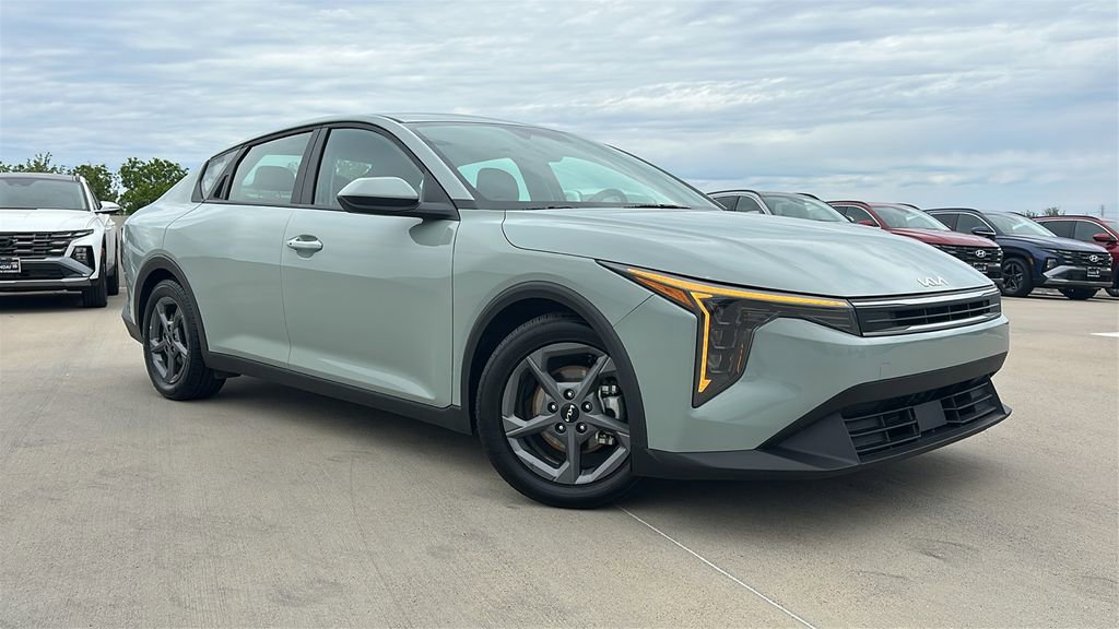 Used 2025 Kia K4 LXS FWD image 5