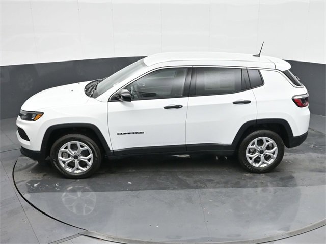 Used 2025 Jeep Compass Sport image 31