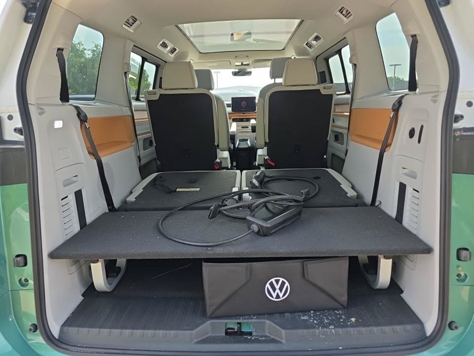 Used 2025 Volkswagen ID. Buzz 1st Edition AWD/4WD image 10