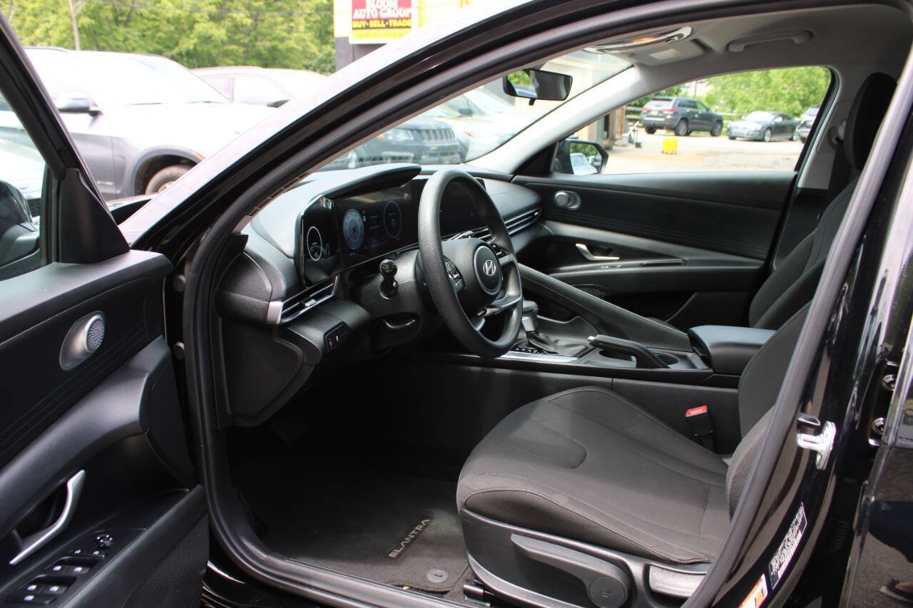 Used 2024 Hyundai Elantra SEL FWD image 24