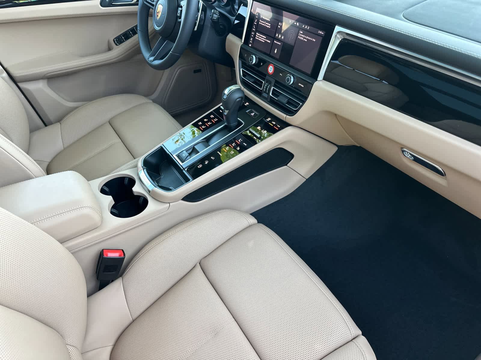 New 2026 Porsche Macan AWD/4WD image 17